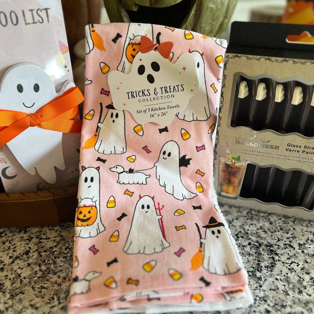 Pink Ghost Halloween Kitchen Towel Bundle